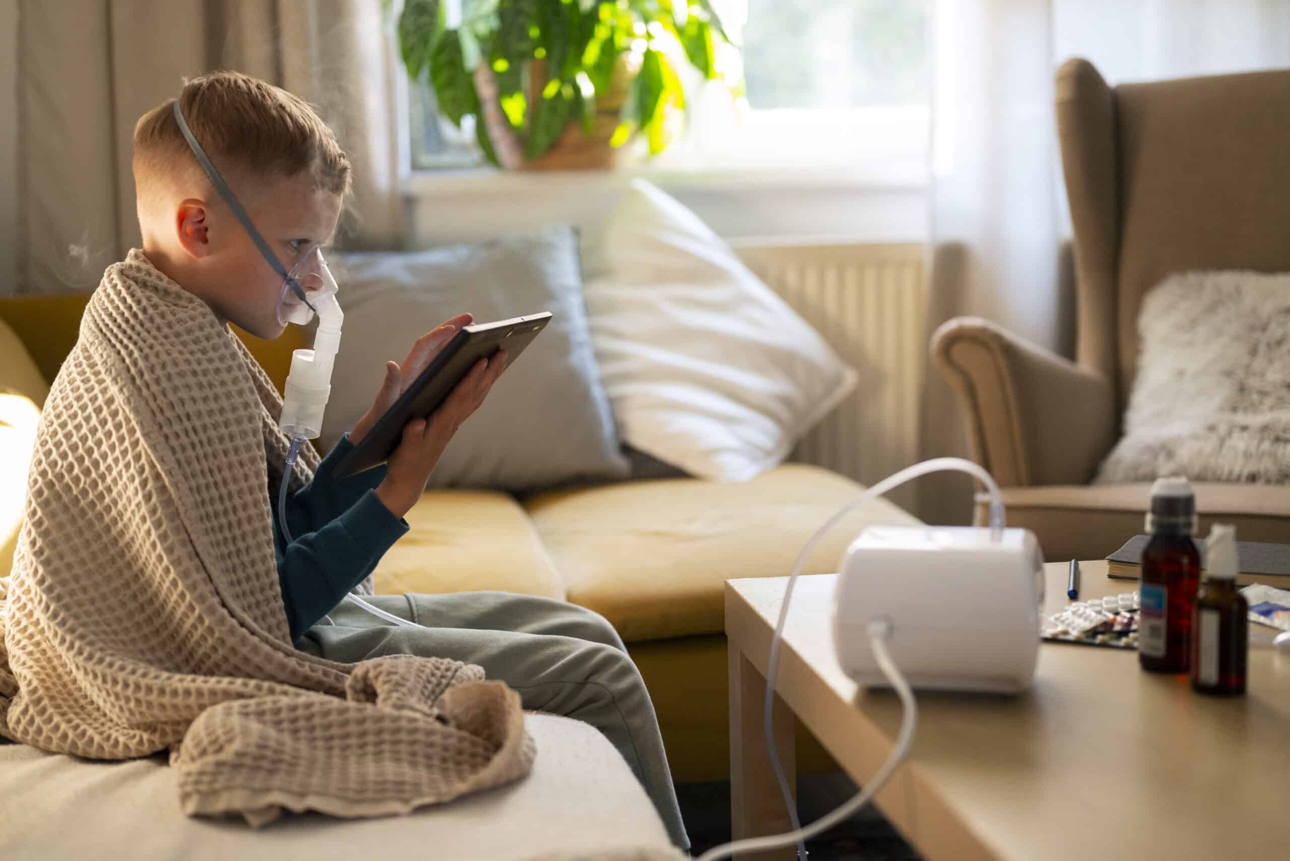Home oxygen machine providing continuous oxygen therapy